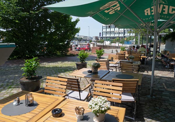 Biergarten mit Weserblick